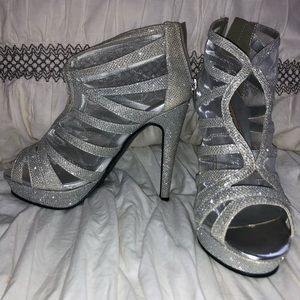 NWOT Touch Ups Silver Heels